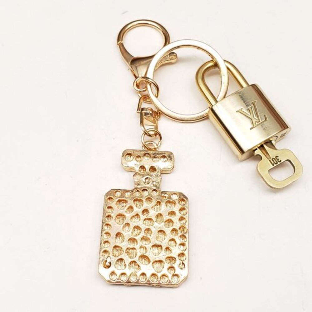 LV Authentic Gold Padlock 🔒 Key Set w/ Unbranded N5 Bottle Keychain Charm - Picture 5 of 8